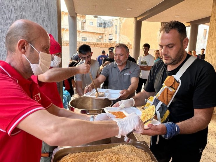 Türk Kızılay’ı 150 tonu aşkın yardım malzemesini Libya’ya ulaştırdı