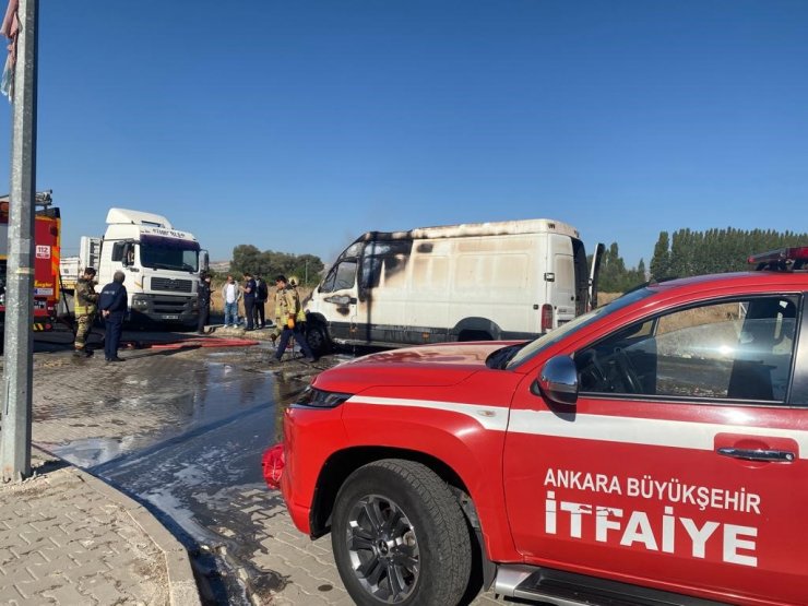 Kahramankazan’da park halindeki araç yangını korkuttu