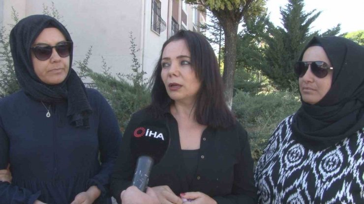 Başıboş köpekler mahalle sakinlerini perişan etti
