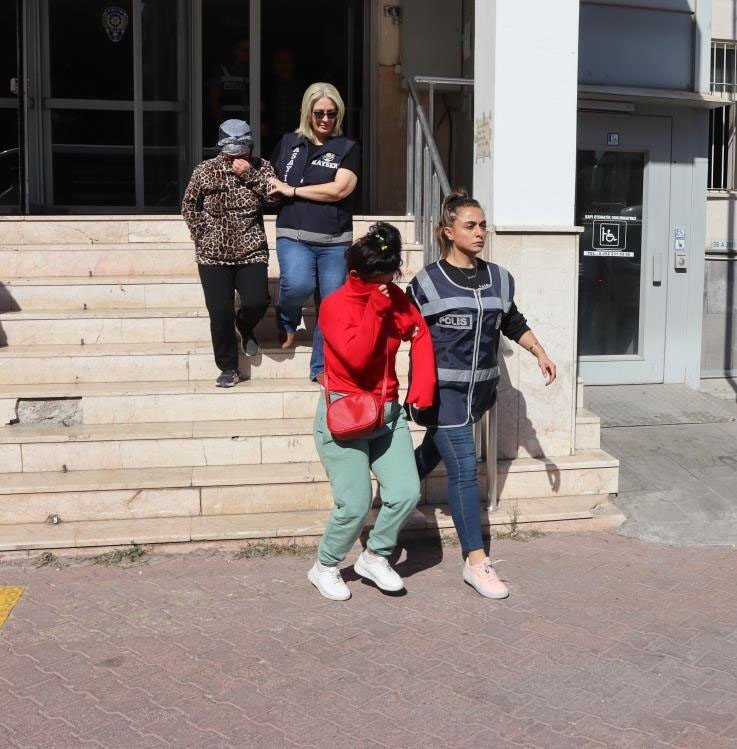 Aranan şahıslara 93 polis ile eş zamanlı operasyon: 20 gözaltı