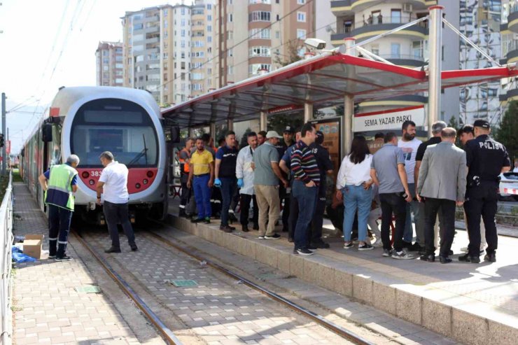 Ücretsiz binmek istediği tramvay sonu oldu