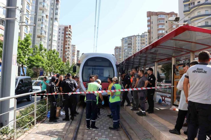 Ücretsiz binmek istediği tramvay sonu oldu