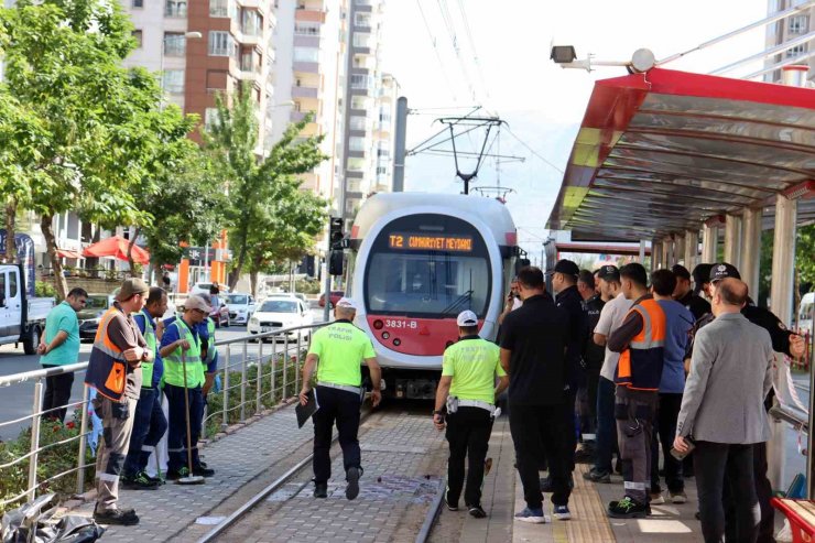 Ücretsiz binmek istediği tramvay sonu oldu