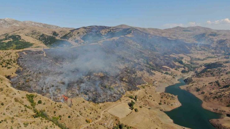 Sivas’ta çıkan yangın 24 saat sonra kontrol altına alındı