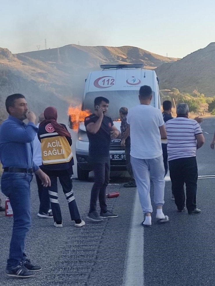 Yozgat’ta seyir halindeki ambulans alev aldı
