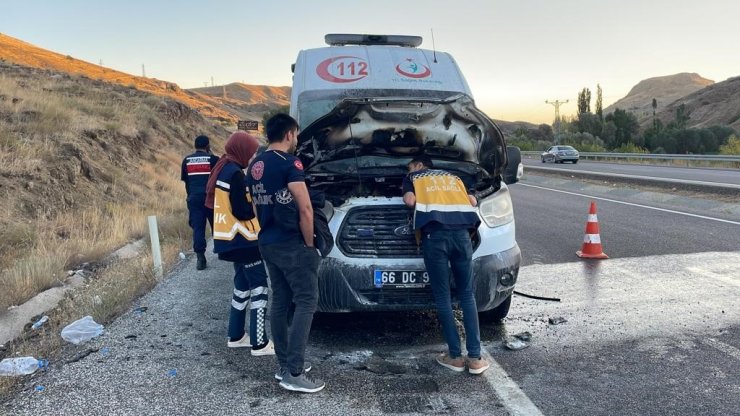 Yozgat’ta seyir halindeki ambulans alev aldı