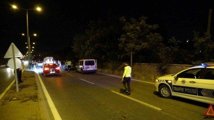 Asker konvoyunda 5 araç birbirine girdi: 3 yaralı