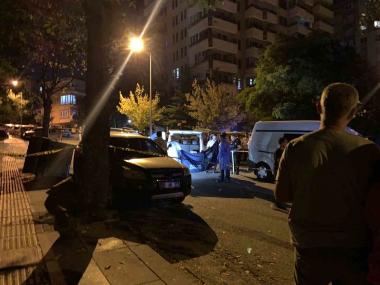 Araç içerisinde tartıştığı arkadaşını silahla vurarak öldürdü