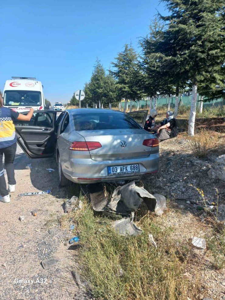 Otomobillerin kafa kafaya çarpıştığı kazada 4 kişi yaralandı