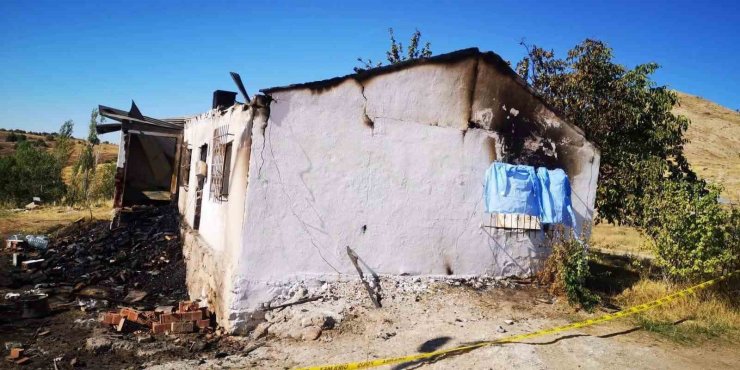 Sivas’ta çıkan yangında karı koca hayatını kaybetti (2)
