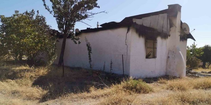 Sivas’ta çıkan yangında karı koca hayatını kaybetti (2)