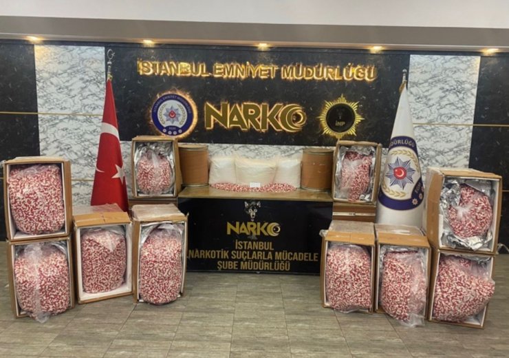 İçişleri Bakanı Yerlikaya: “16 ilde düzenlenen uyuşturucu operasyonlarında 99 zehir taciri yakalandı”