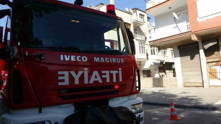 Evde çıkan yangını itfaiye söndürdü