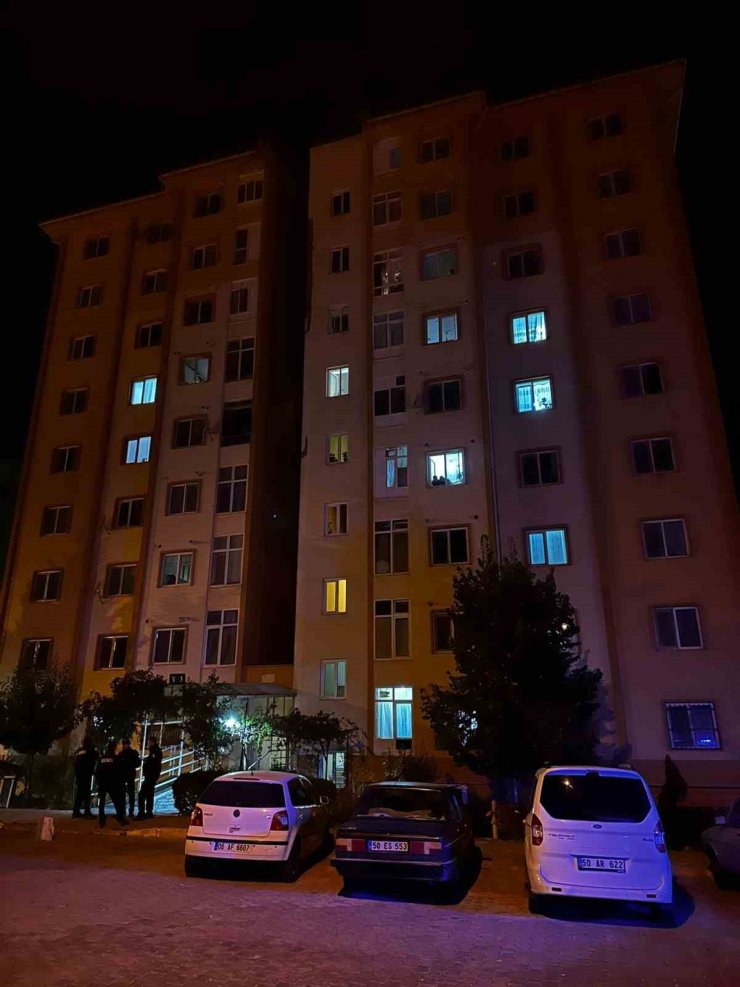 Dehşet saçan eski damat, camdan düşerek yaşamını yitirdi
