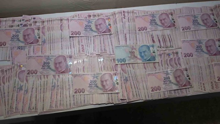 Yaşlı adamın 110 bin lirasını çalan şahıs yakalandı: Kapkaç anı kamerada