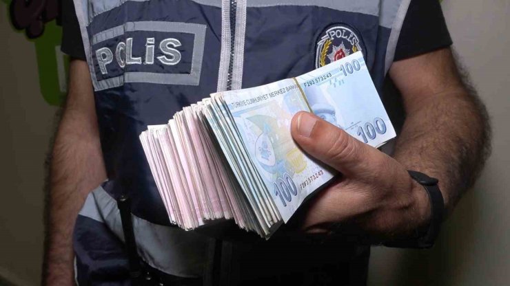 Yaşlı adamın 110 bin lirasını çalan şahıs yakalandı: Kapkaç anı kamerada