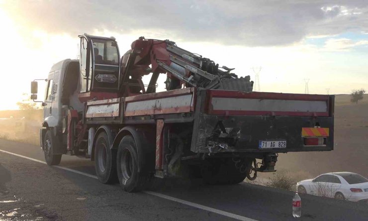 Vince çarpan otomobil hurdaya döndü: 2 ölü, 1 yaralı