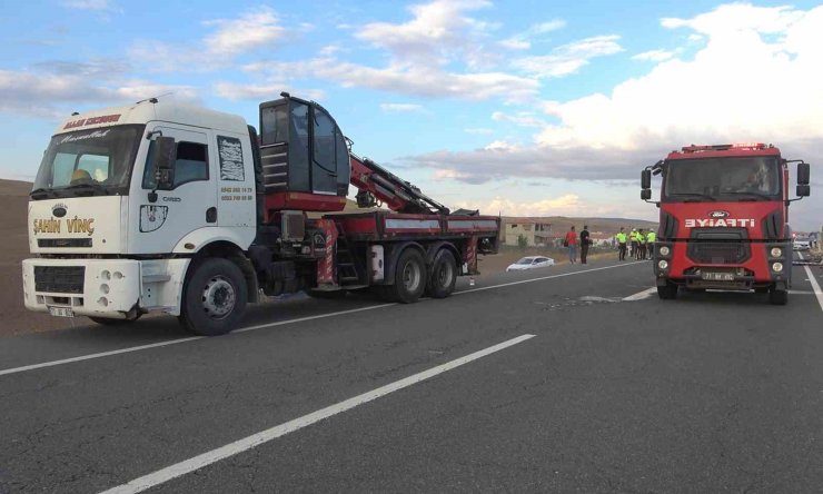 Vince çarpan otomobil hurdaya döndü: 2 ölü, 1 yaralı