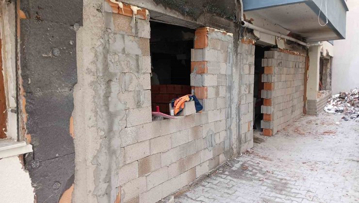Ankara’da doğalgaz patlaması sonucu hasar gören ev ve dükkanların onarımına başlandı