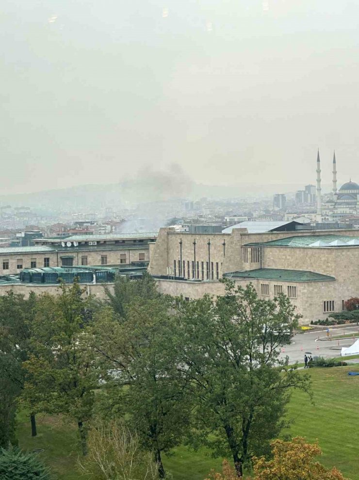İçişleri Bakanlığı önündeki patlamada yaralanan 2 polisin tedavisi sürüyor