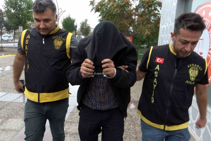 Sigara izmariti kavgasında 4 kişiyi bıçaklayan baba ve oğlu adliyede