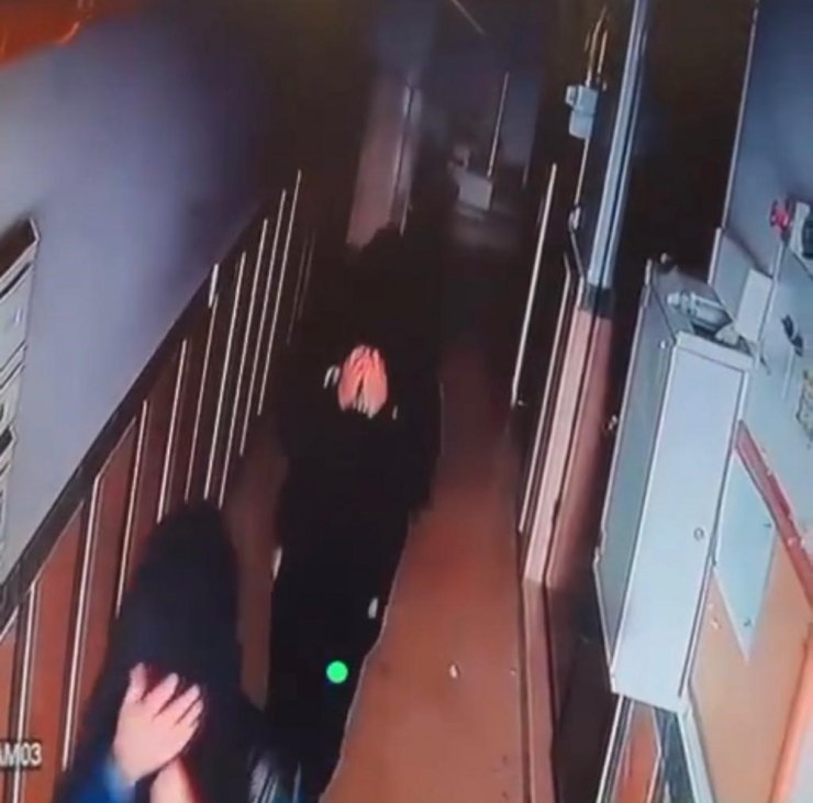 Kadın hırsızlar güvenlik kamerasına yakalandı
