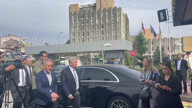 Bakan Yerlikaya ve MİT Başkanı Kalın’dan saldırı girişiminde yaralanan polislere ziyaret