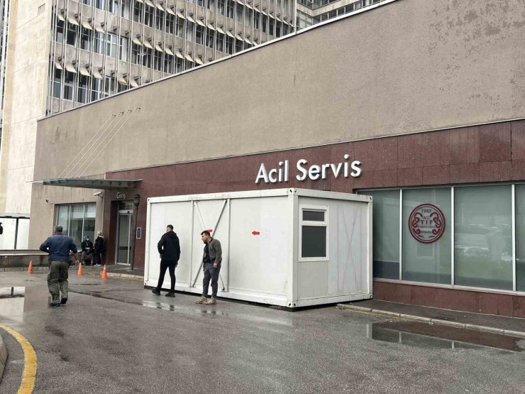 İçişleri Bakanlığı önündeki patlamada yaralanan 2 polisin tedavisi sürüyor