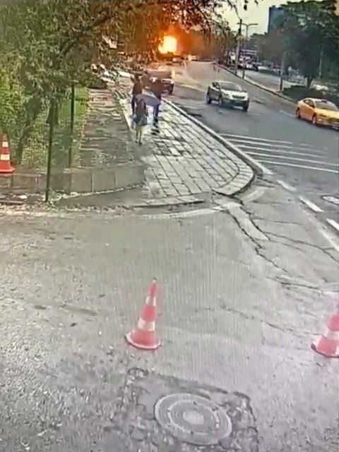 Teröristler saldırı girişimi öncesi kullandıkları araçla kameralara yansıdı