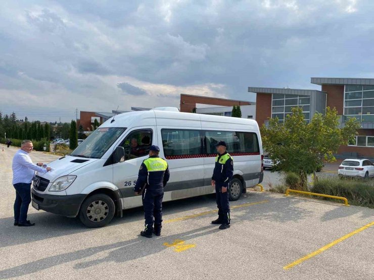 Jandarma ekiplerinden okul servislerine denetim