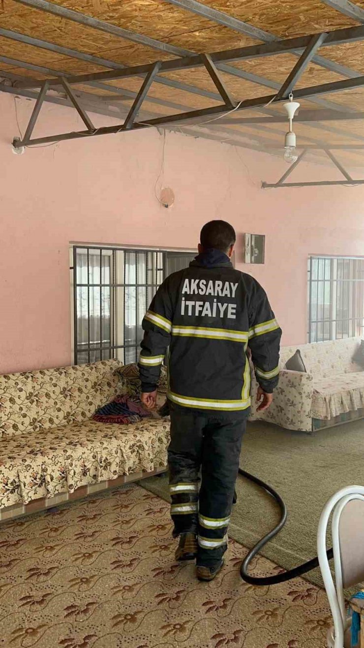 Ocakta unutulan yemek yangına neden oldu