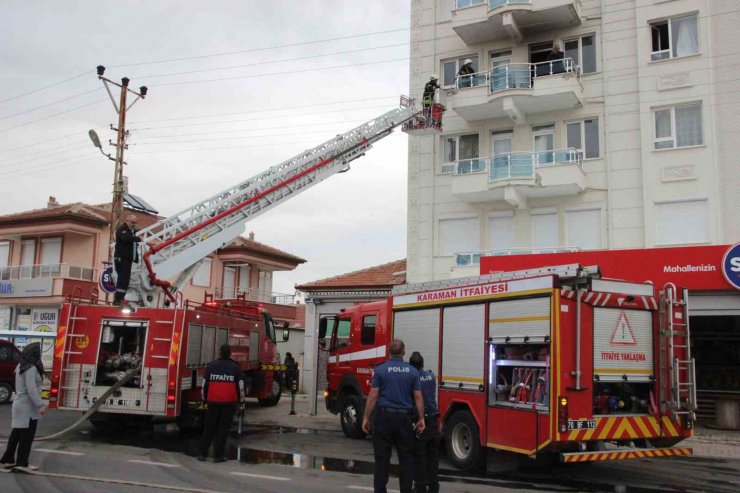 Çocuk odasında çıkan yangında 2 kişi dumandan etkilendi