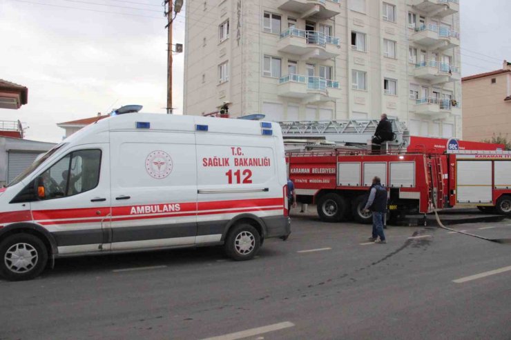Çocuk odasında çıkan yangında 2 kişi dumandan etkilendi