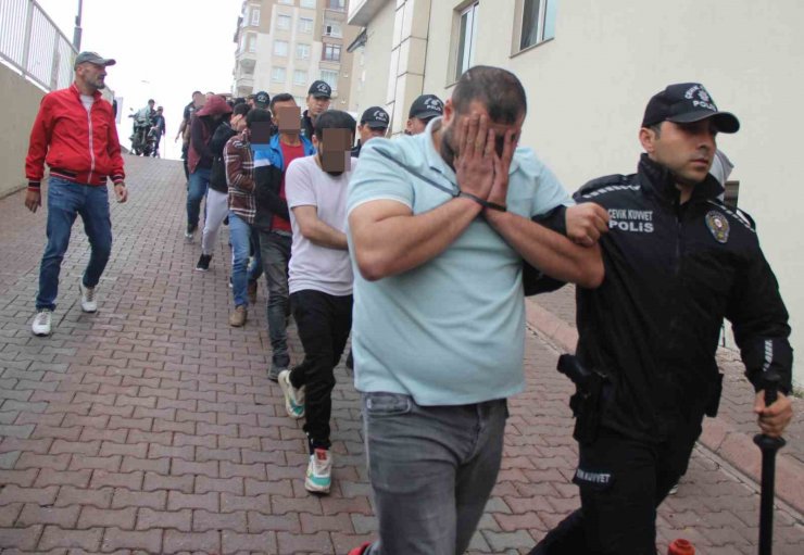 Kayseri’de zehir tacirlerine Şafak Operasyonu: 24 gözaltı