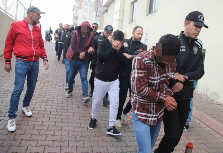 Kayseri’de zehir tacirlerine Şafak Operasyonu: 24 gözaltı