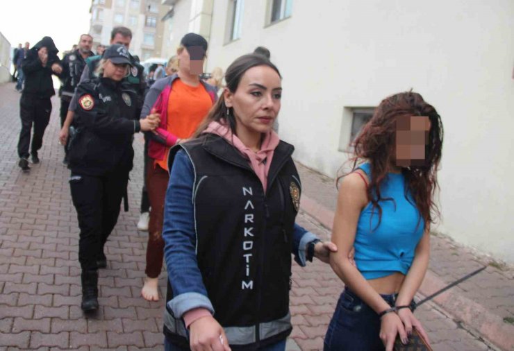 Kayseri’de zehir tacirlerine Şafak Operasyonu: 24 gözaltı