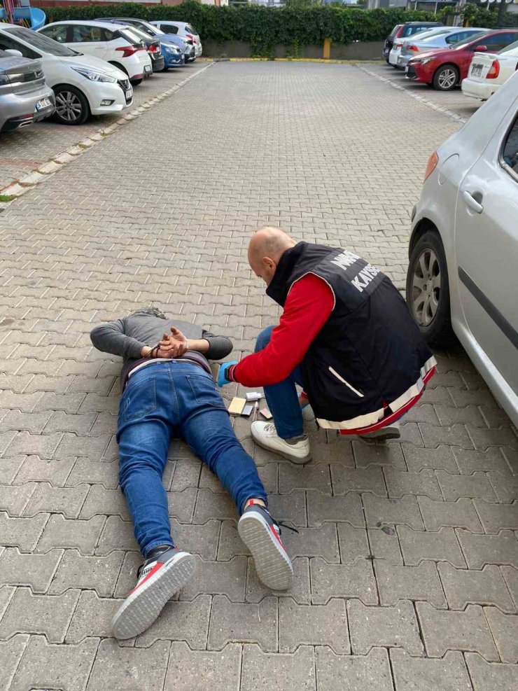Kayseri’de zehir tacirlerine Şafak Operasyonu: 24 gözaltı