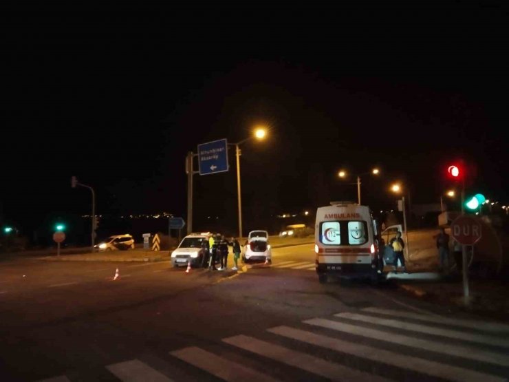 Niğde’de otomobiller çarpıştı: 3 yaralı