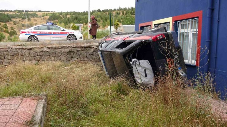 Yozgat’ta UMKE aracı okul bahçesine devrildi