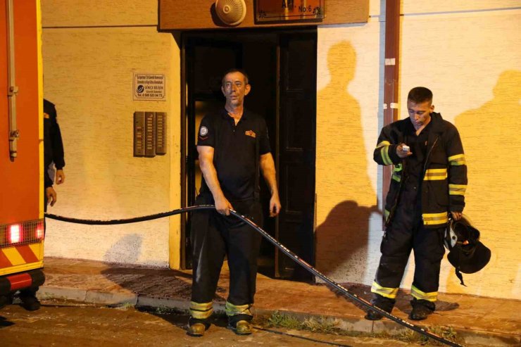 Eşini ve kendini bıçaklayıp yaşadıkları evi yakan şahsa 18 yıl hapis cezası