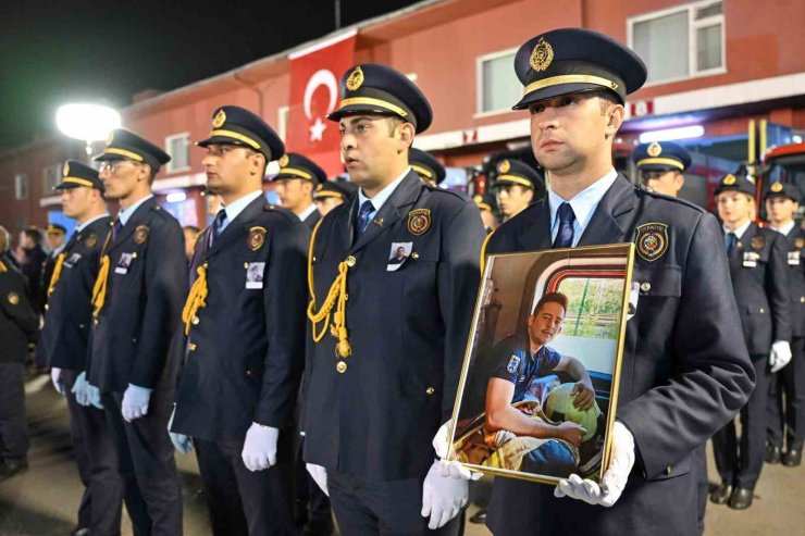 Ankara’da yangında şehit olan itfaiye eri için resmi cenaze töreni düzenlendi