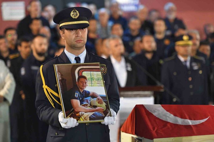 Ankara’da yangında şehit olan itfaiye eri için resmi cenaze töreni düzenlendi