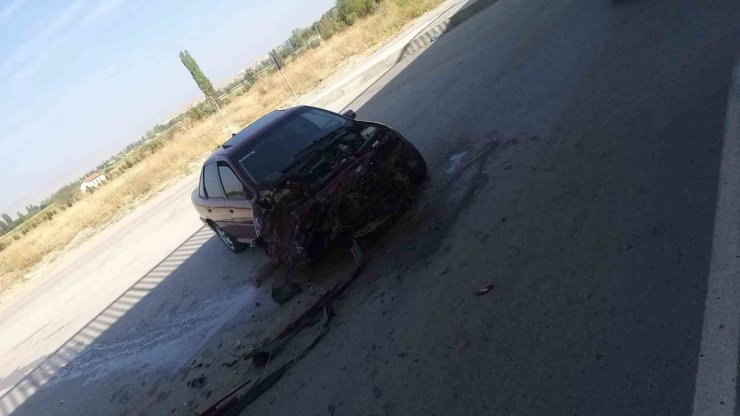 Ankara’da belediye otobüsü otomobille çarpıştı: 3 yaralı