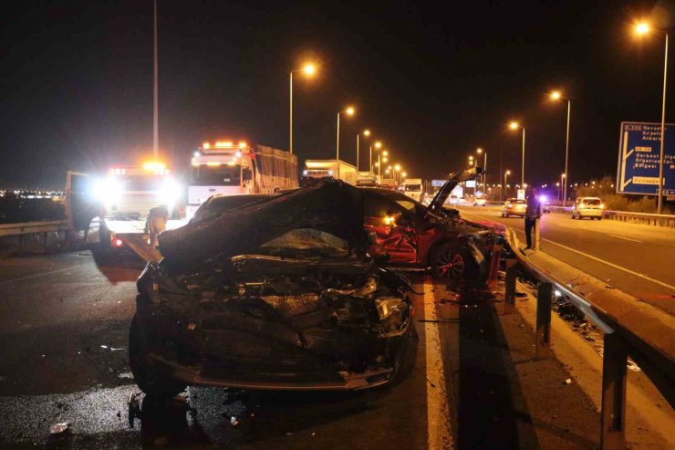7 araç birbirine girdi, ortalık savaş alanına döndü: 2 yaralı