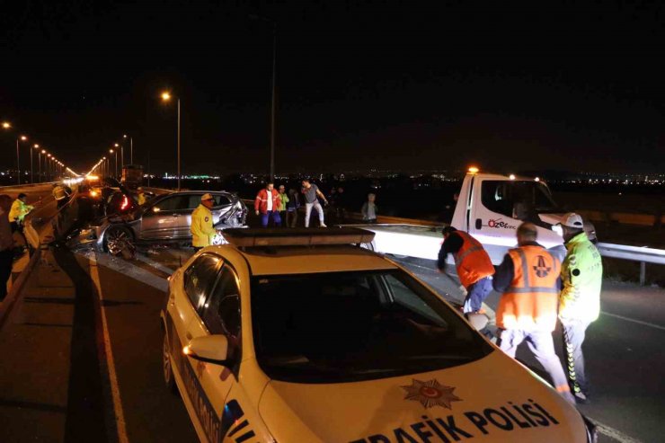 7 araç birbirine girdi, ortalık savaş alanına döndü: 2 yaralı