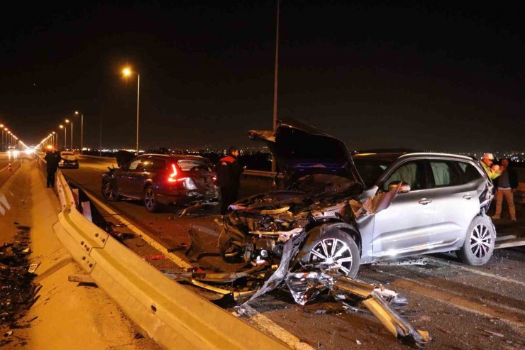 7 araç birbirine girdi, ortalık savaş alanına döndü: 2 yaralı