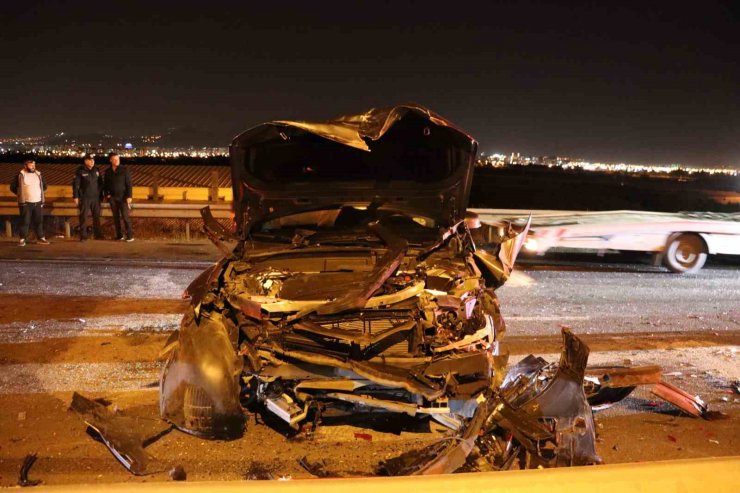 7 araç birbirine girdi, ortalık savaş alanına döndü: 2 yaralı