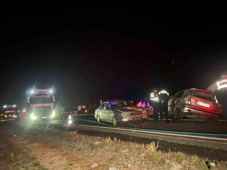Kontrolden çıkan otomobil 2 araca çarptı: 1 ölü