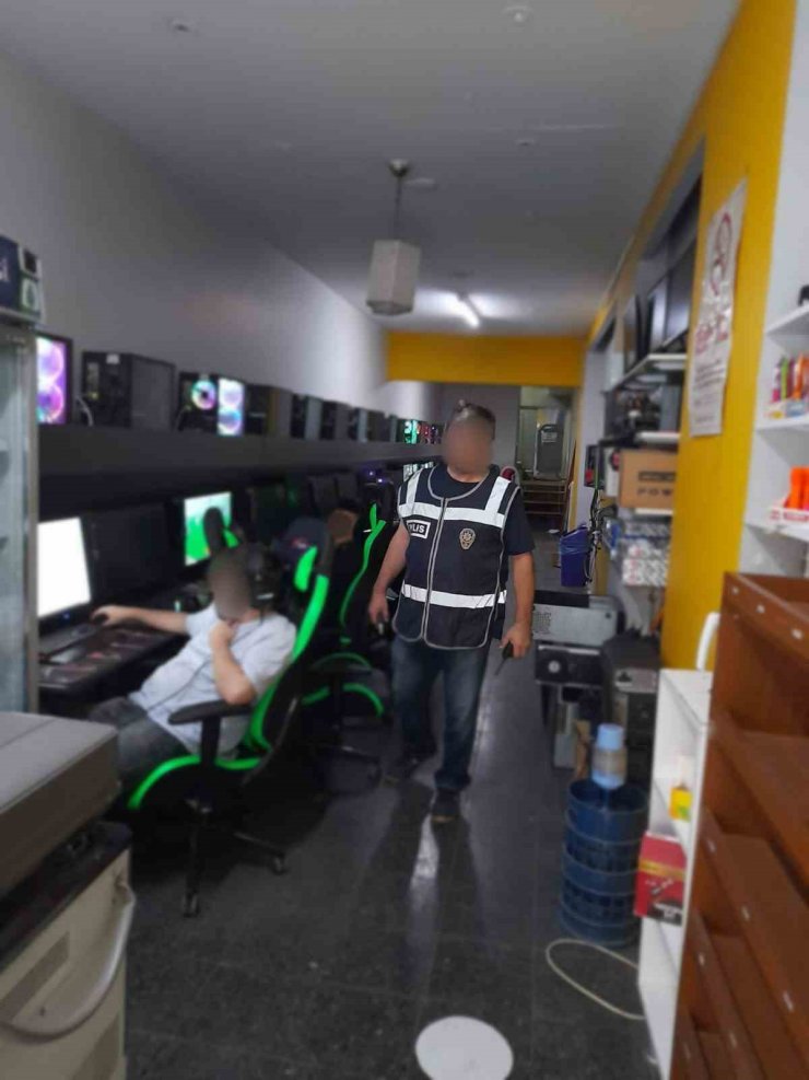 Polis ekiplerinden okul çevrelerinde denetim