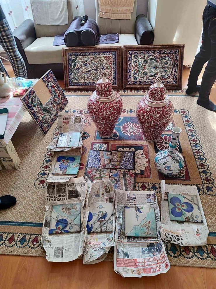Kaçak tarihi eser satan şahıs jandarmaya yakalandı